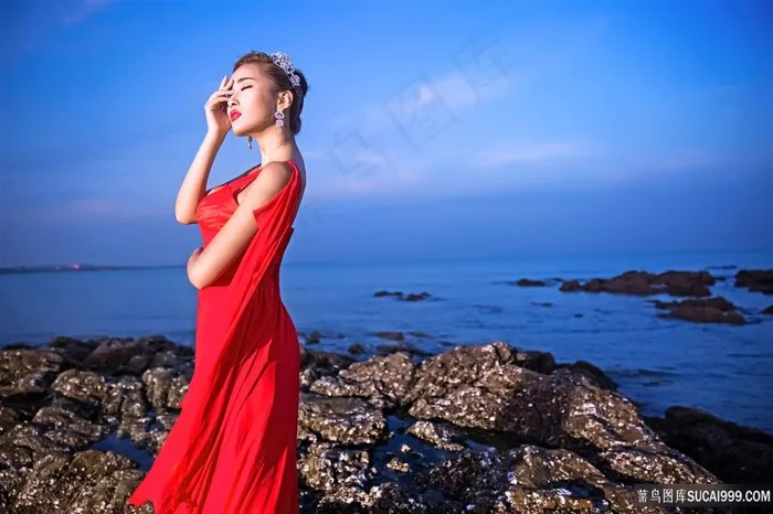 海边红裙美女
