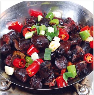 J04-0134   干锅熏肠排