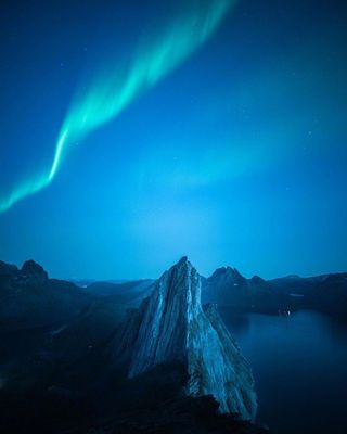 绿色极光壁纸图片