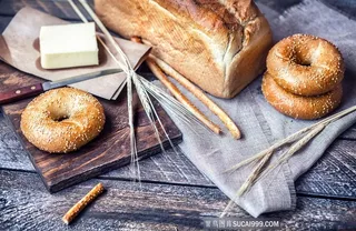甜甜圈黄油跟美味的面包