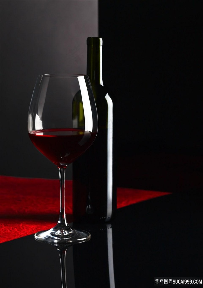 高档红酒与酒杯高清图片