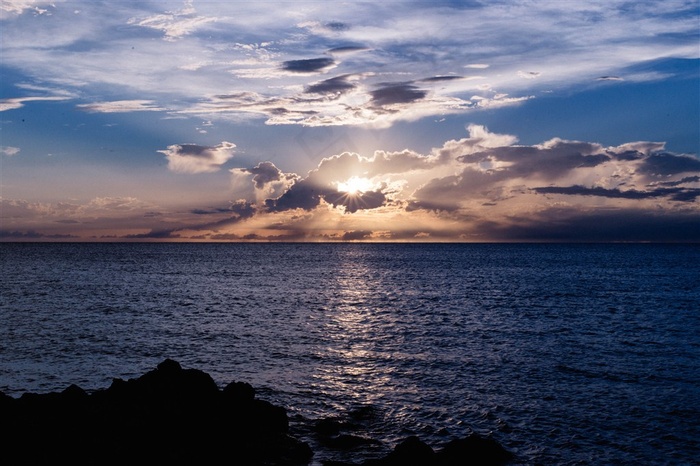 海面上的日出风景高清图