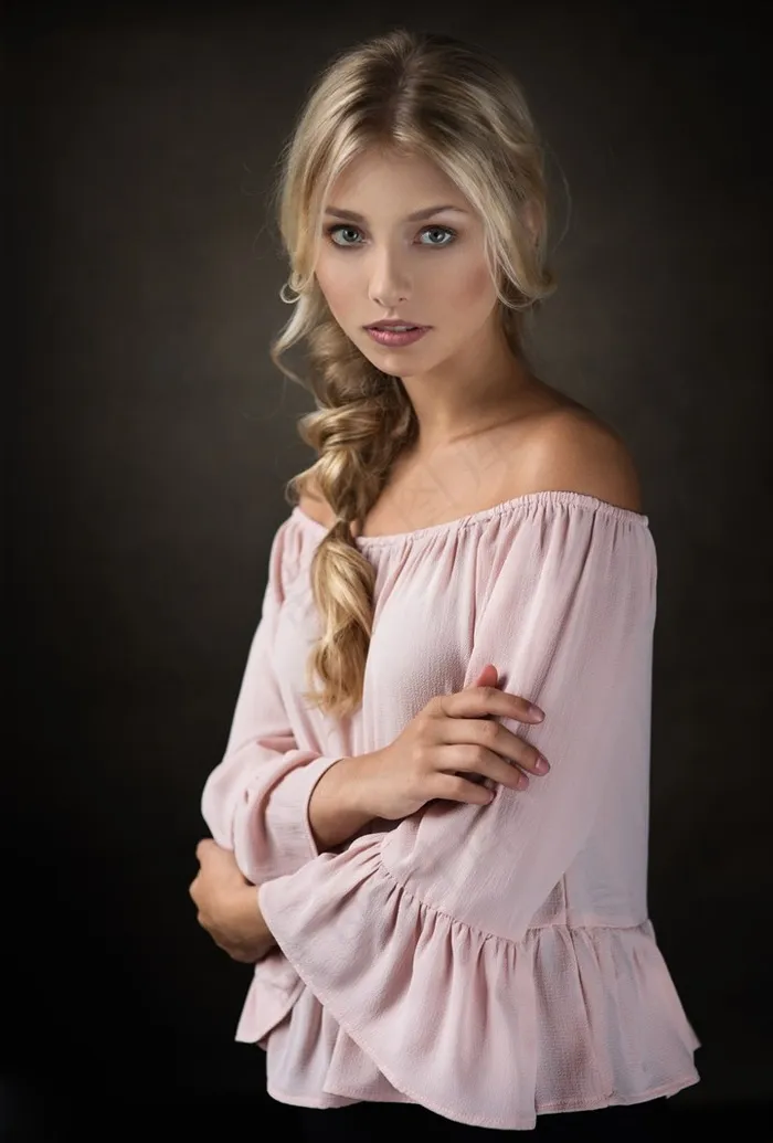 可爱清纯欧美美女肖像艺术写真图片