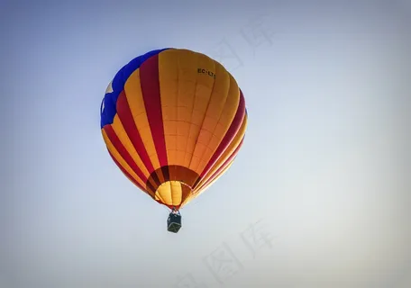 彩色热气球飞升图片 彩色热气球飞升图片