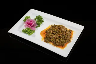 肉沫酸豆角餐饮快餐盖浇饭产品成品高清大图黑底长盘