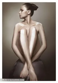 侧脸的裸体美女