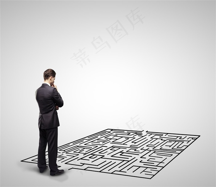 低头思考迷宫的商务人士