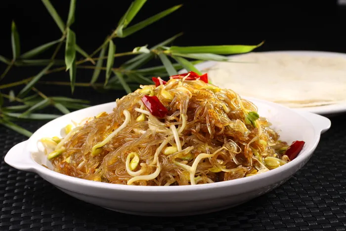 小黄豆芽炒粉条 (1)