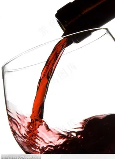 红酒倒酒的瞬间