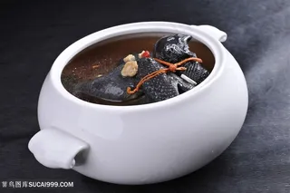 国药炖乌鸡的美食图片