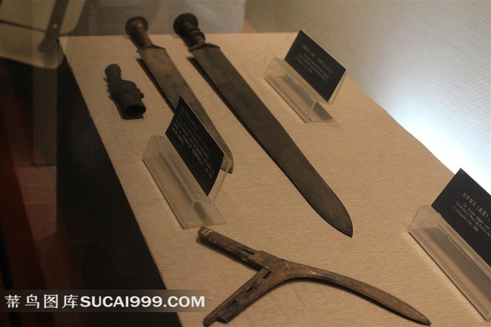 战国四穿铜戈图片素材