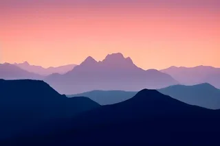 高山云雾意境背景