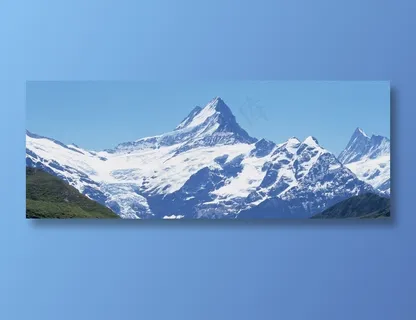 蓝天下的雪山图片