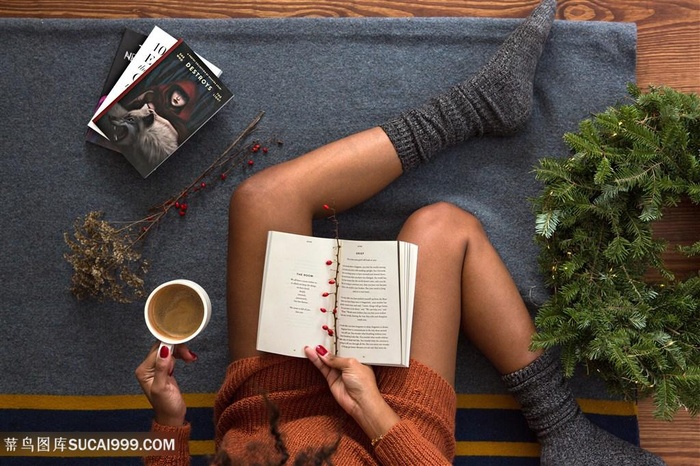 喝咖啡阅读美女