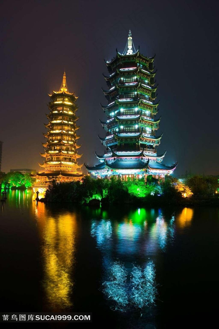 桂林两江四湖日月塔迷人的夜景
