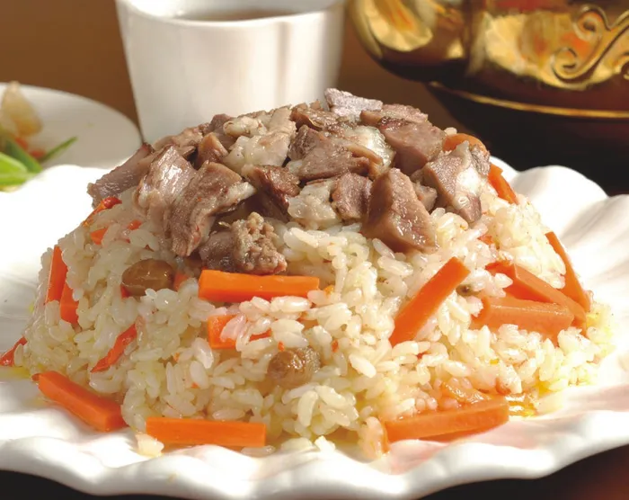 新疆碎肉抓饭餐饮菜单主食高清图