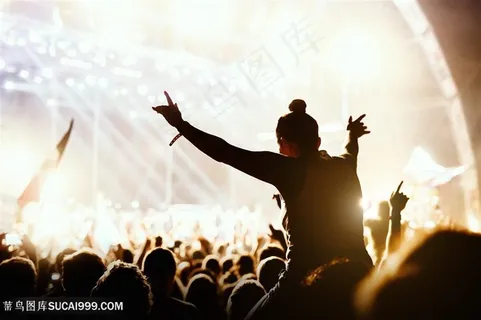 演唱会现场欢呼的观众高清