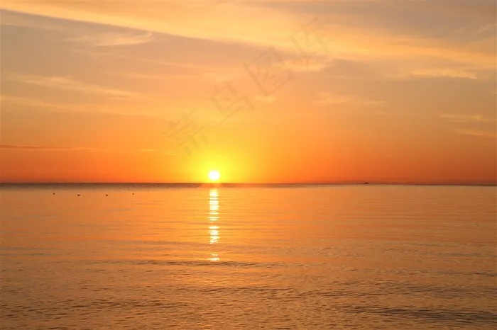 海上美丽的夕阳景色摄影