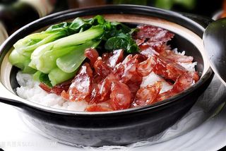 中华美食香肠煲仔饭实拍摄影图