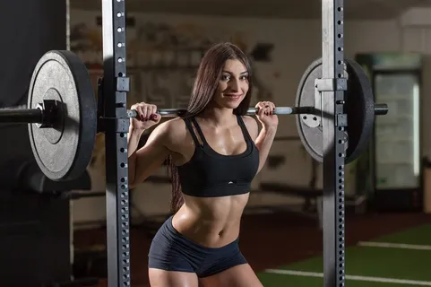 健身器材美女拍摄高清图片 健身器材美女拍摄高清图片
