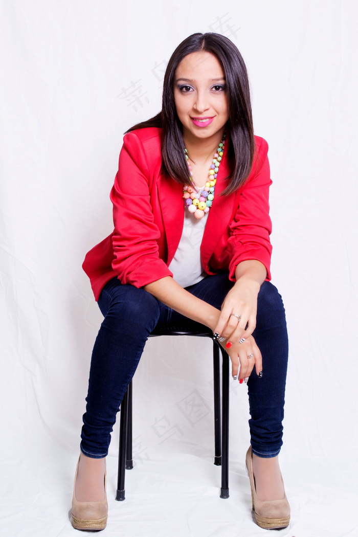 红色小西装美女图片