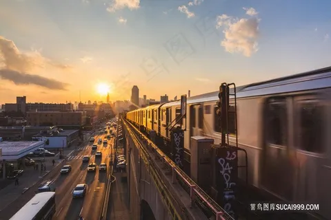 落日余晖下的城市风景