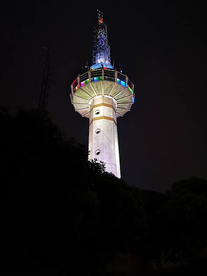 长沙岳麓山顶电视塔摄影图片