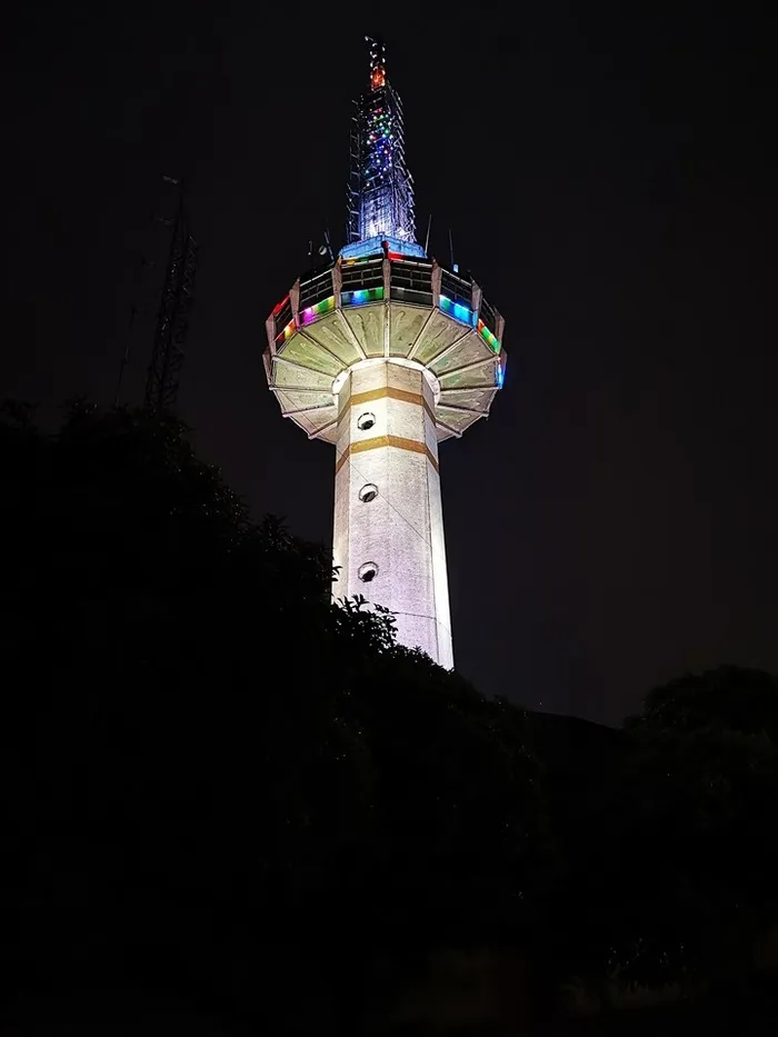 长沙岳麓山顶电视塔摄影图片