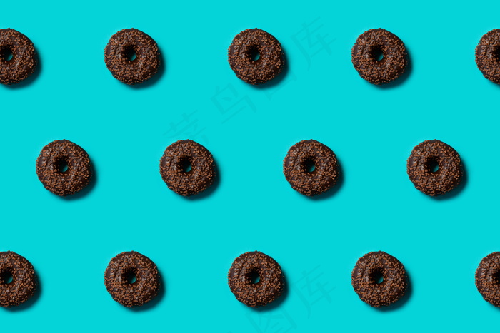 甜甜圈蓝色背景图片