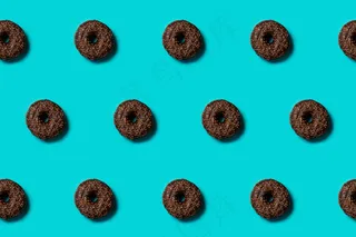 甜甜圈蓝色背景图片