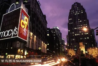 夜晚灯火辉煌的欧洲街头