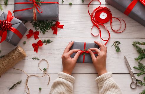 圣诞节垂直画幅场景圣诞装饰圣诞球手系蝴蝶结(8)