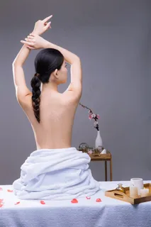 性感的美女背部展示图