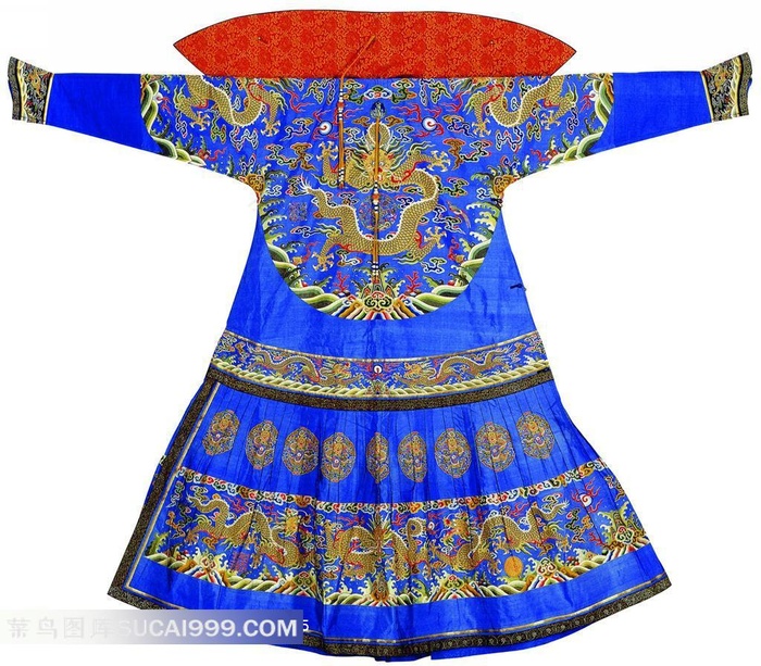 精美的龙纹图案清代服饰