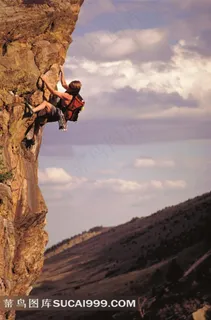 在户外攀岩运动近景摄影高清图片