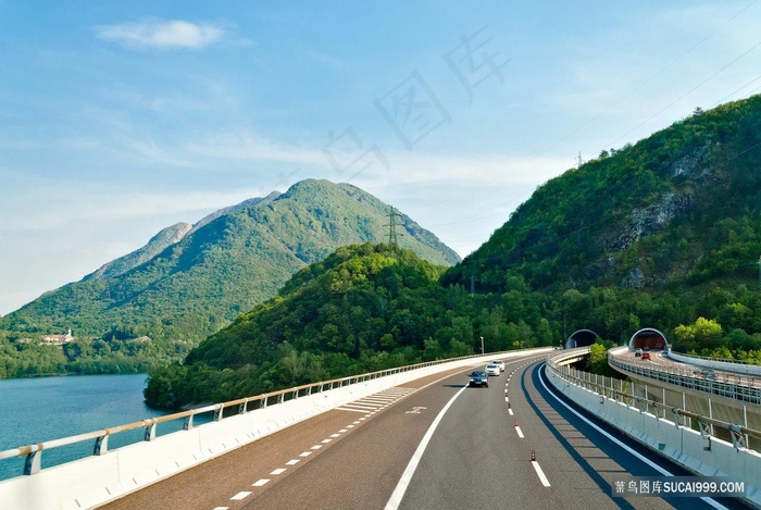 美丽的江边公路