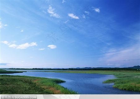 美丽天空-蓝天下漂亮的小河