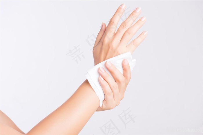 湿巾擦手图片