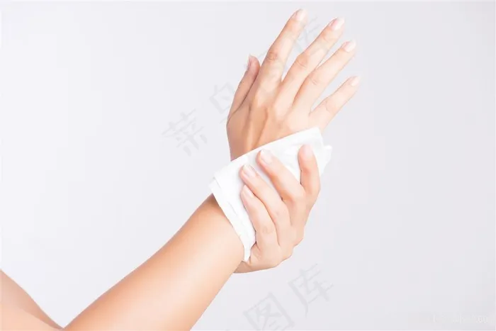 湿巾擦手图片