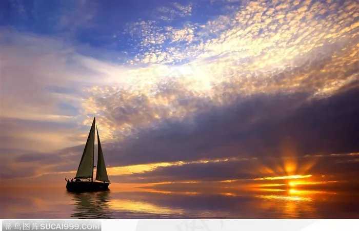 大海夕阳霞光中的帆船