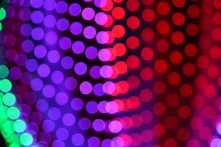 夜晚灯光的色彩艳丽