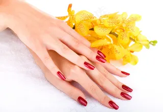 红色漂亮美甲图片