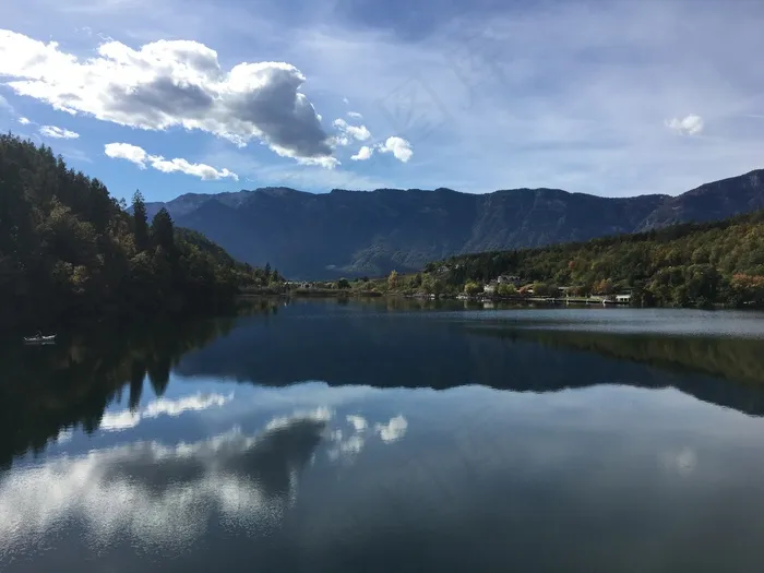 南蒂罗尔湖泊景观图片