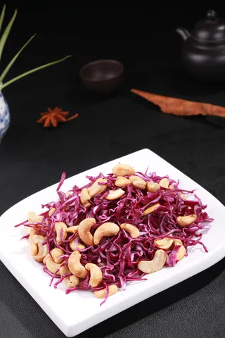 紫甘蓝拌腰果 (2)