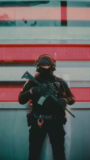 军人霸气持枪图片