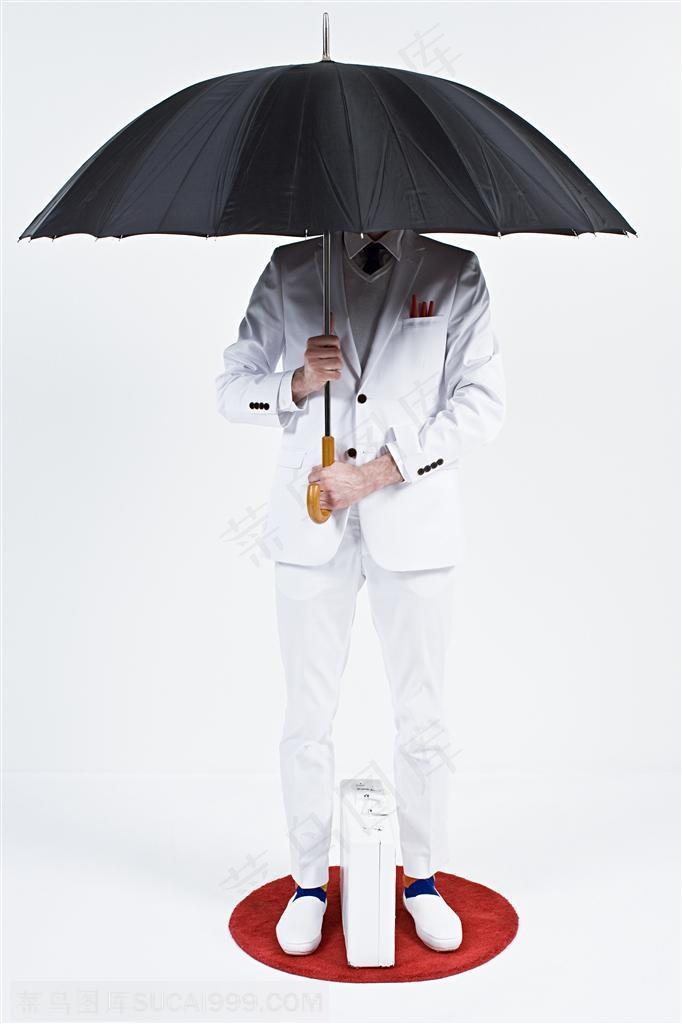 广告创意素材-打着黑伞的男人