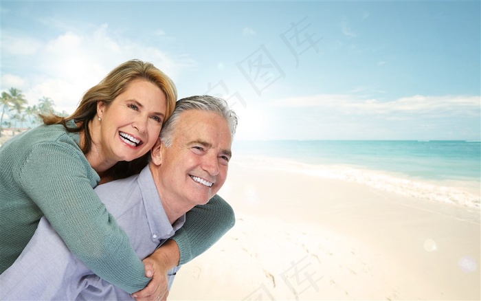 微笑的老年夫妻