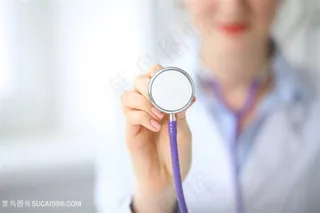职业人物拿听诊器的女医生图片