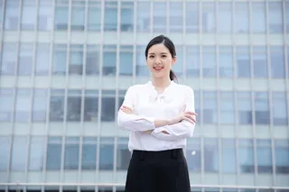 白色简约职业装