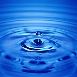 蓝色漂亮的水滴